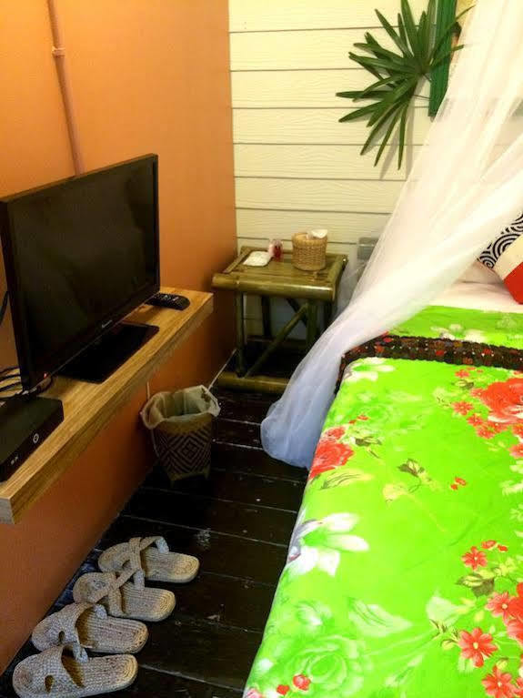 チエンマイ Green House Backpackerホステル エクステリア 写真